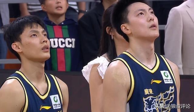 开云真人-杜锋：徐杰和胡明轩身体都不好一直在坚持 希望最后几场继续拼
